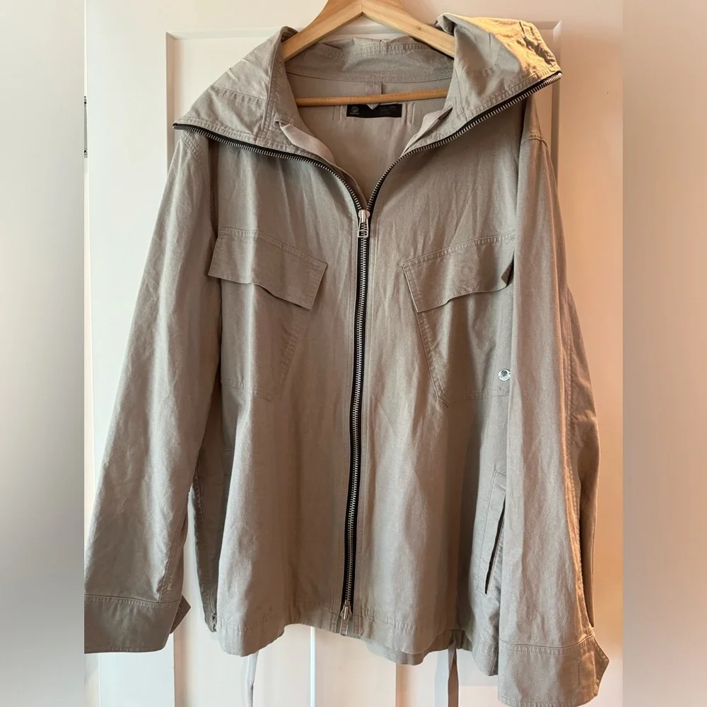 Adidas slvr line tan zip-front hooded lightweight jacket, size Large